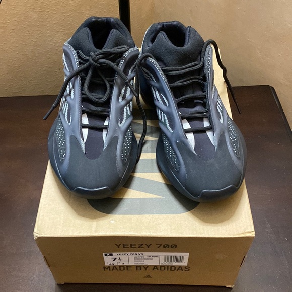 Yeezy Other - YEEZY 700 V3
"Dark Glow"